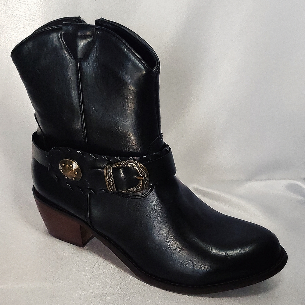 NWT Boots